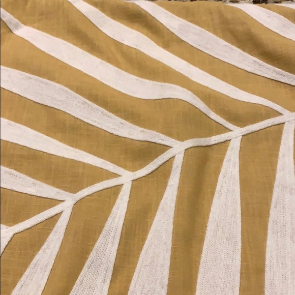 2 mustard and white pillow covers 20x20 w/zipper - Picture 2 of 3